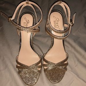 Jewel Badgley Mischka Gold Glitter Heel. 6.5